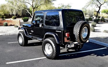 Jeep-Wrangler-4wd-1987-Black-Black-9