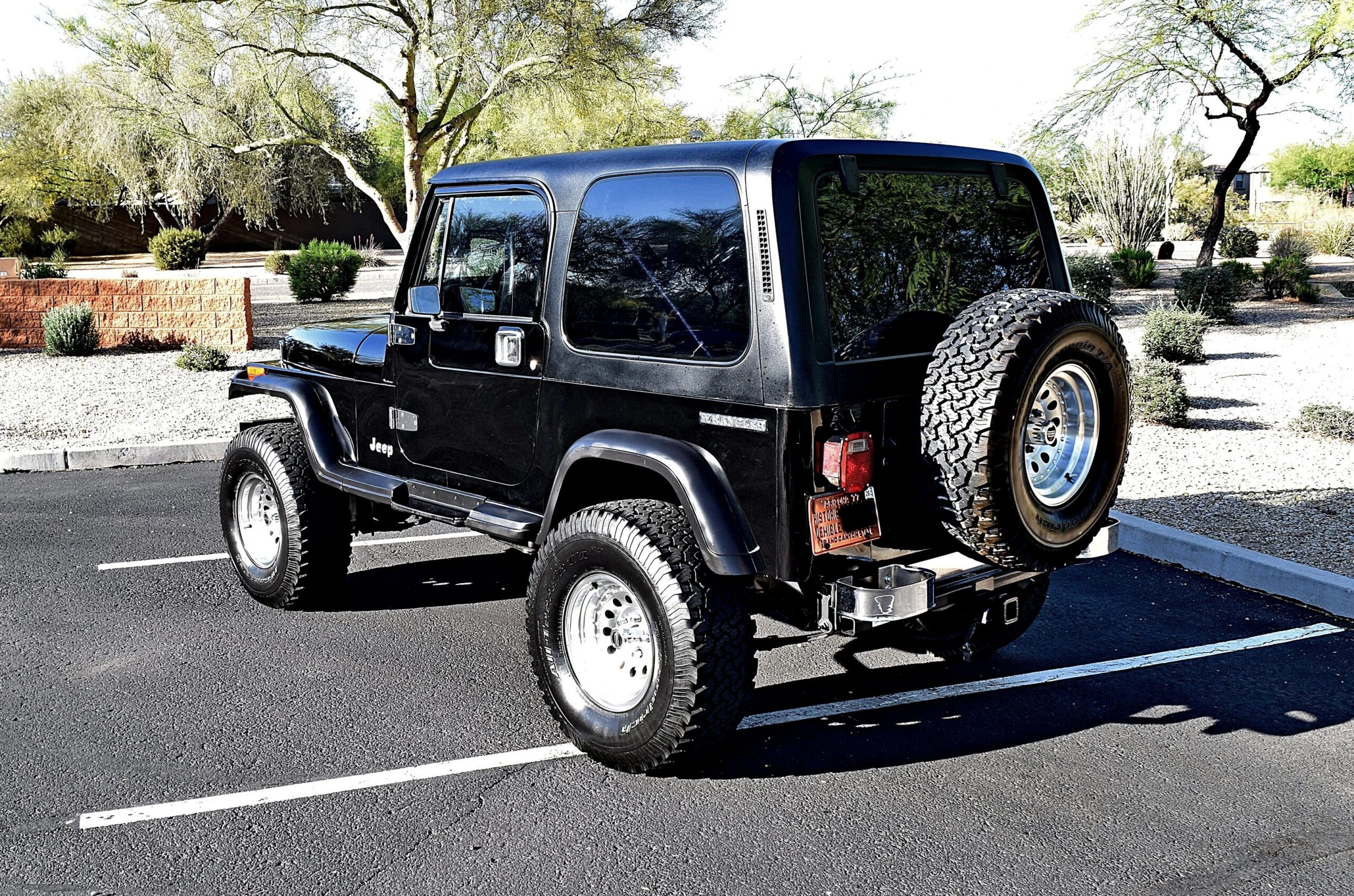 Jeep-Wrangler-4wd-1987-Black-Black-9