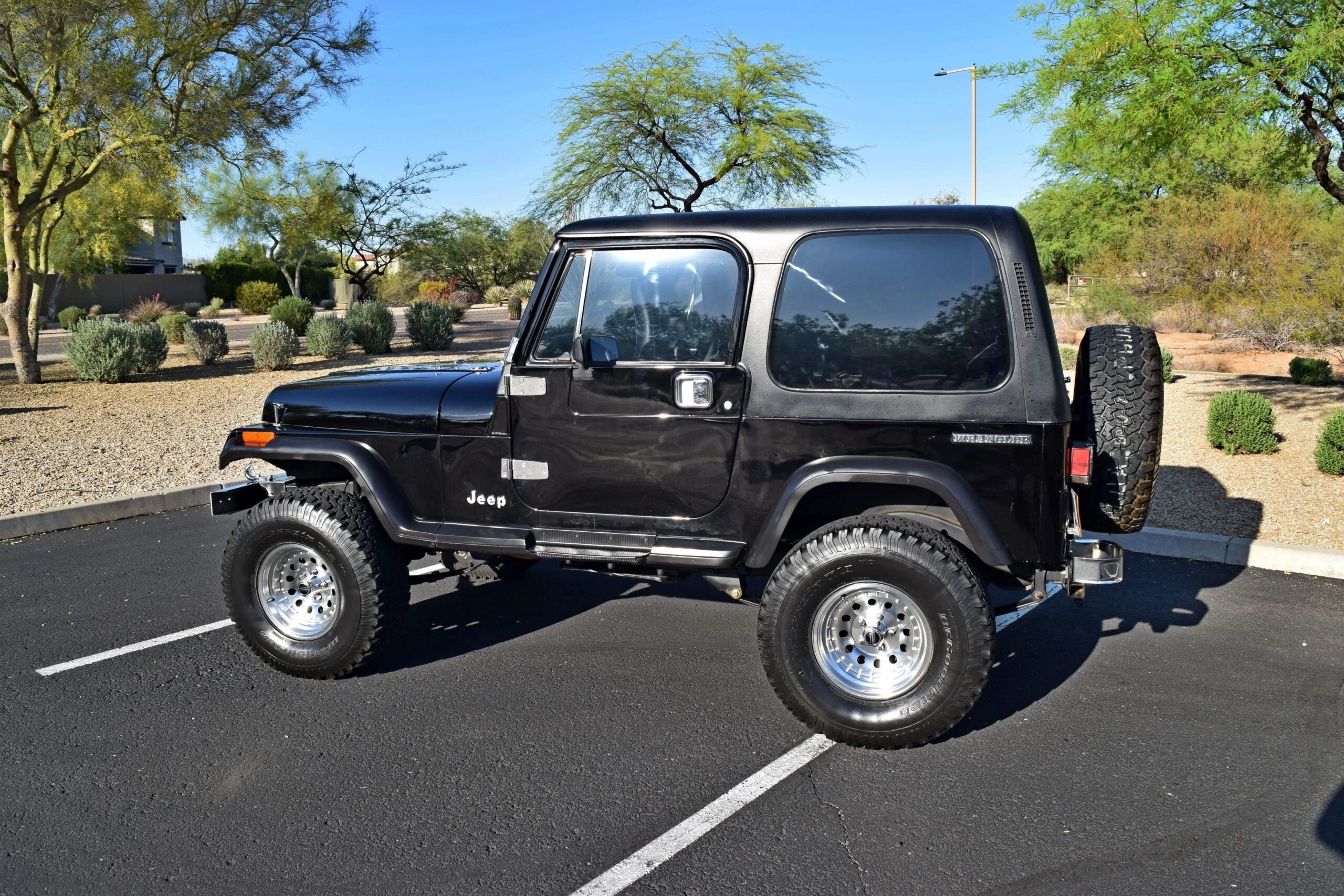 Jeep-Wrangler-4wd-1987-Black-Black