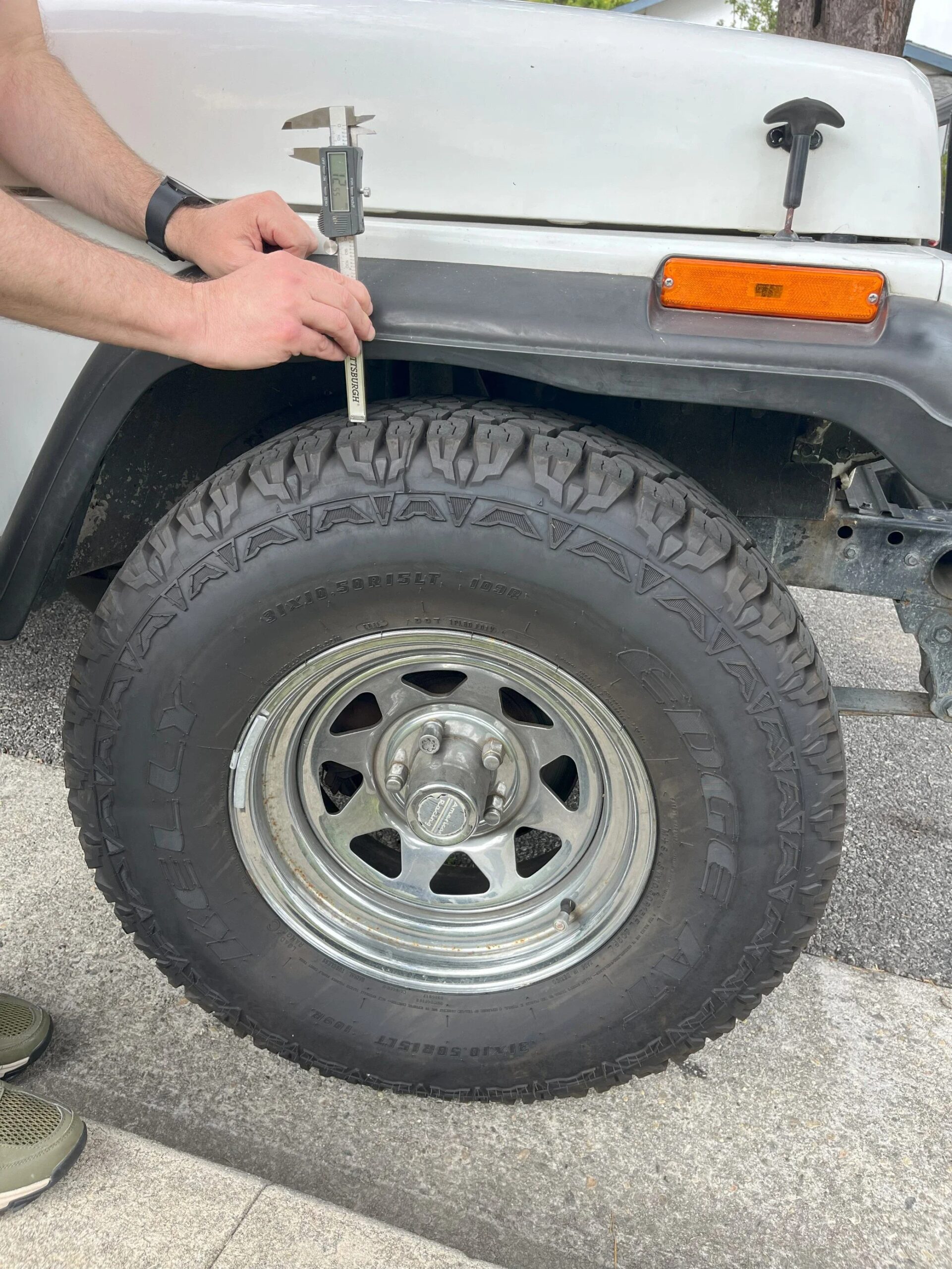 Jeep-Wrangler-4wd-1989-White-Gray-28