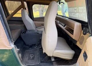 Jeep-Wrangler-4wd-sahara-1988-Green-Tan-11