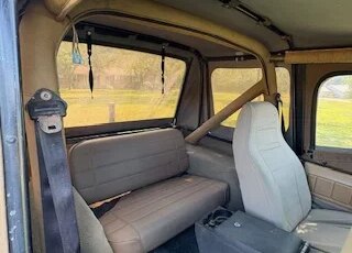 Jeep-Wrangler-4wd-sahara-1988-Green-Tan-12