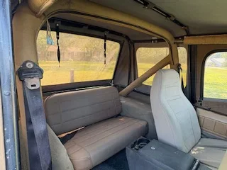 Jeep-Wrangler-4wd-sahara-1988-Green-Tan-12