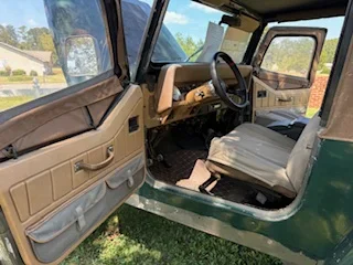 Jeep-Wrangler-4wd-sahara-1988-Green-Tan-15
