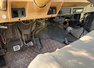 Jeep-Wrangler-4wd-sahara-1988-Green-Tan-17
