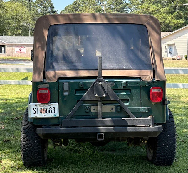 Jeep-Wrangler-4wd-sahara-1988-Green-Tan-4