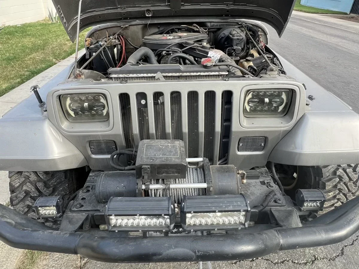 Jeep-Wrangler-4wd-sahara-1990-Gray-Tan-10
