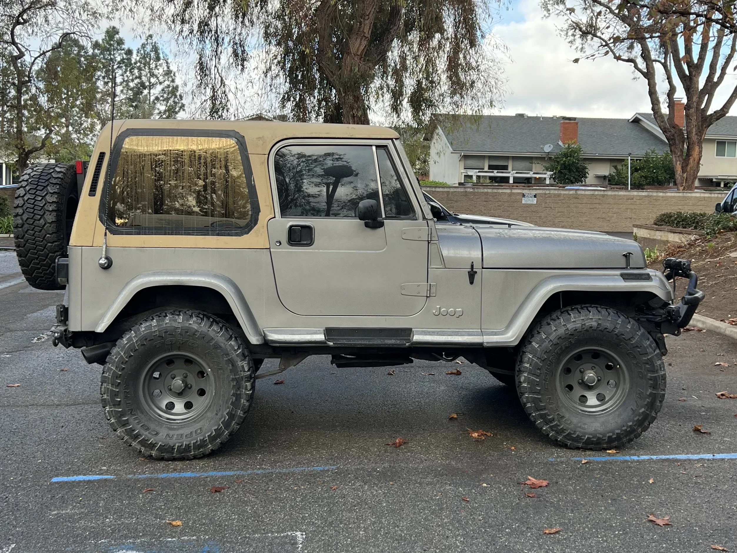 Jeep-Wrangler-4wd-sahara-1990-Gray-Tan-13