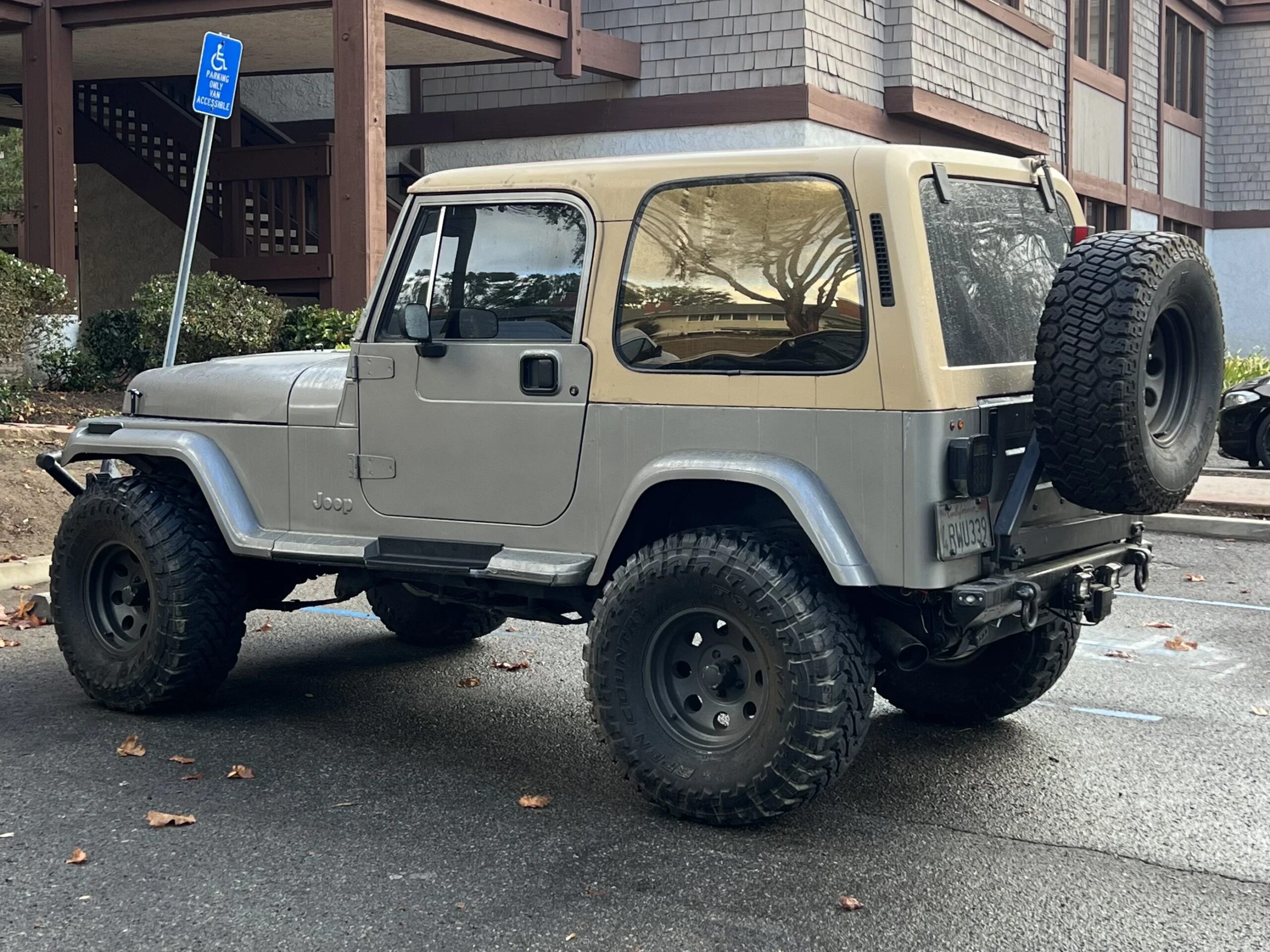 Jeep-Wrangler-4wd-sahara-1990-Gray-Tan-14