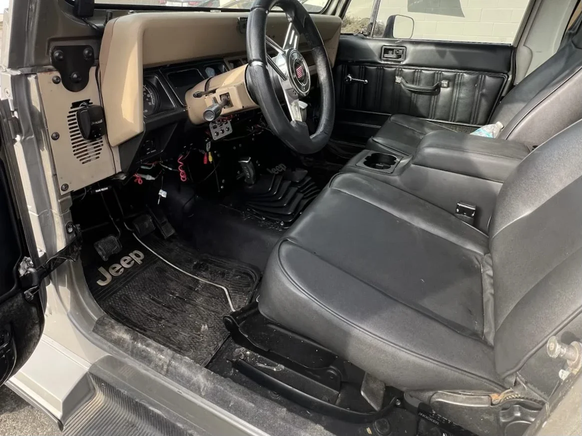 Jeep-Wrangler-4wd-sahara-1990-Gray-Tan-3