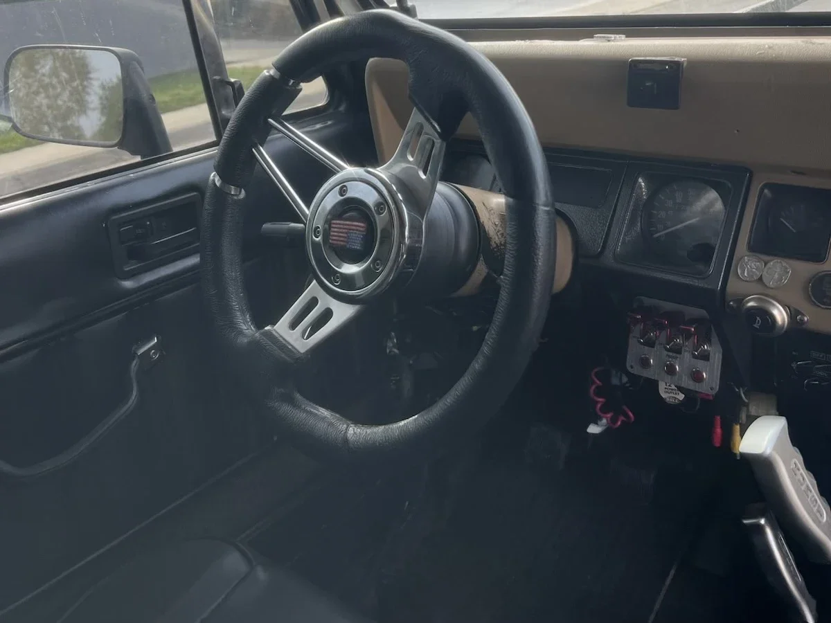 Jeep-Wrangler-4wd-sahara-1990-Gray-Tan-5