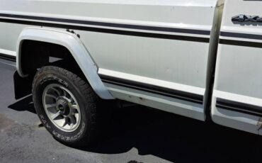 Jeep-camanche-1989-white-8