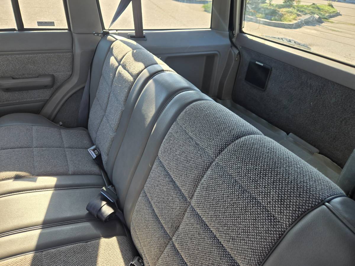 Jeep-cherokee-1991-white-7