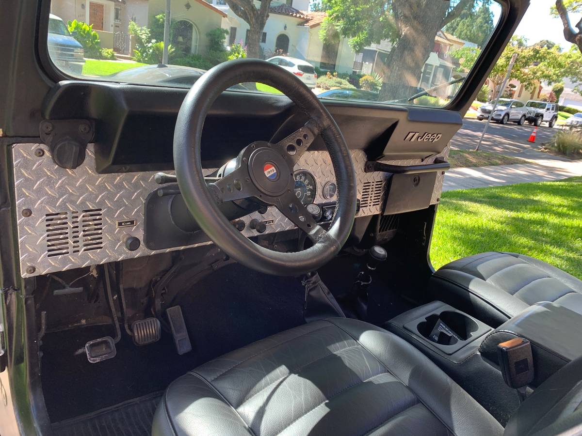 Jeep-cj-7-open-body-std.-1984-black-4
