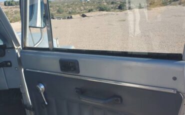 Jeep-cj-8-scrambler-1982-silver-10