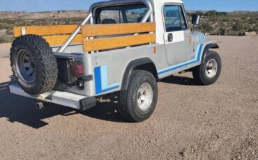 Jeep-cj-8-scrambler-1982-silver-2