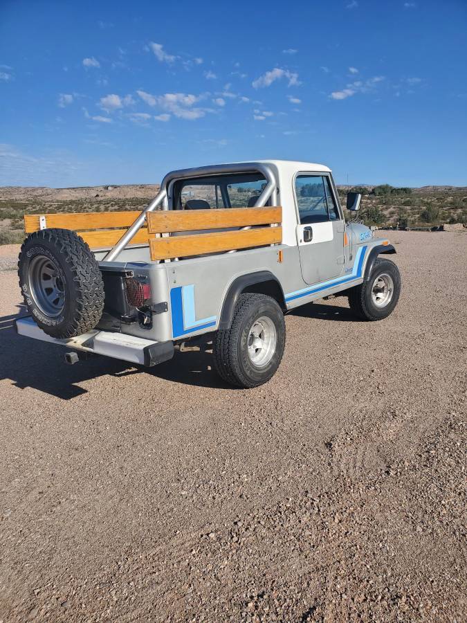 Jeep-cj-8-scrambler-1982-silver-2