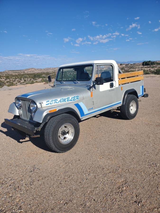 Jeep-cj-8-scrambler-1982-silver-3