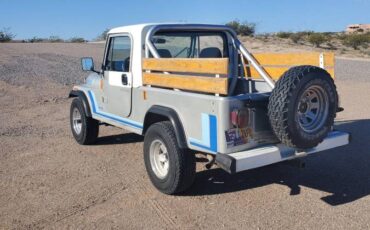Jeep-cj-8-scrambler-1982-silver
