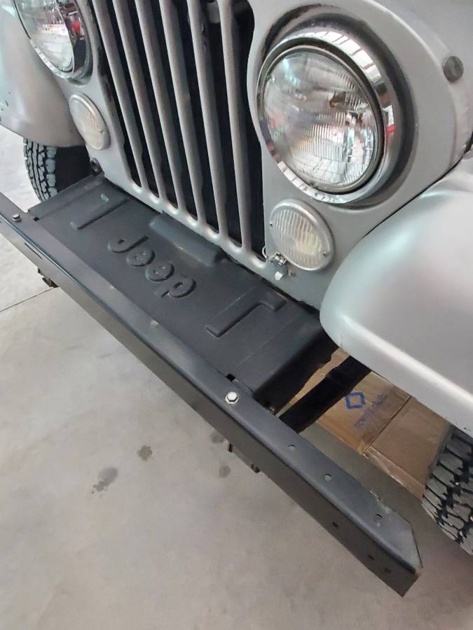 Jeep-cj-8-scrambler-1982-silver-6
