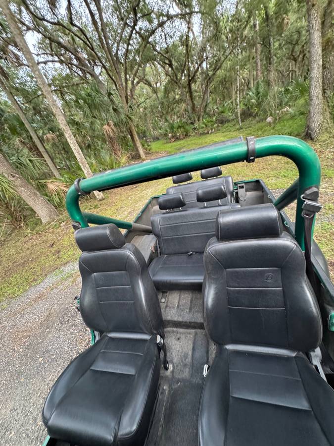 Jeep-cj-8-scrambler-1983-2