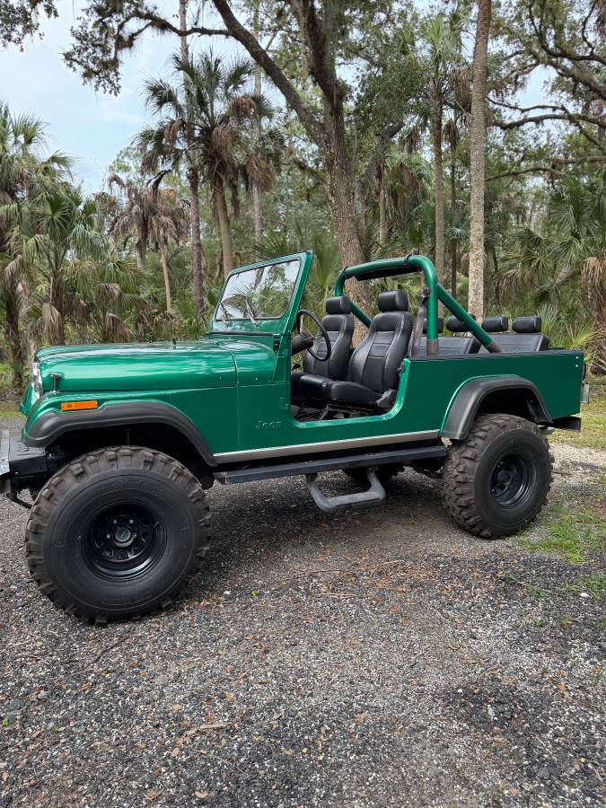Jeep-cj-8-scrambler-1983-6