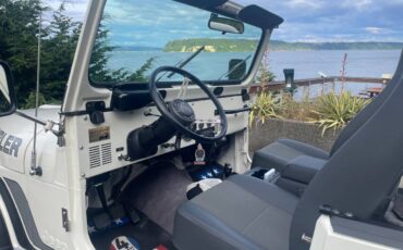 Jeep-cj-8-scrambler-open-body-with-extra-duty-susp-1982-white-19