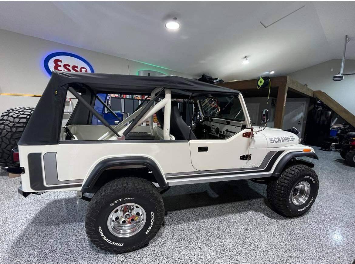 Jeep-cj-8-scrambler-open-body-with-extra-duty-susp-1982-white-2