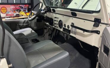 Jeep-cj-8-scrambler-open-body-with-extra-duty-susp-1982-white-7