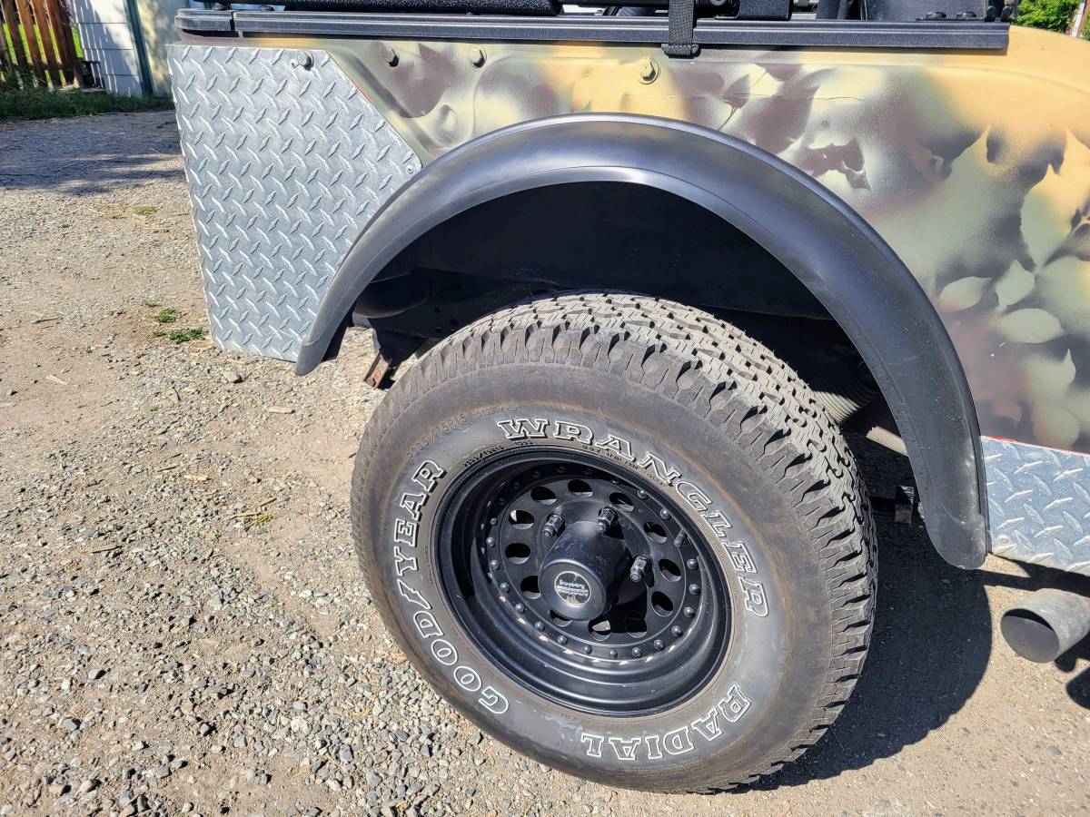 Jeep-cj5-1975-custom-9