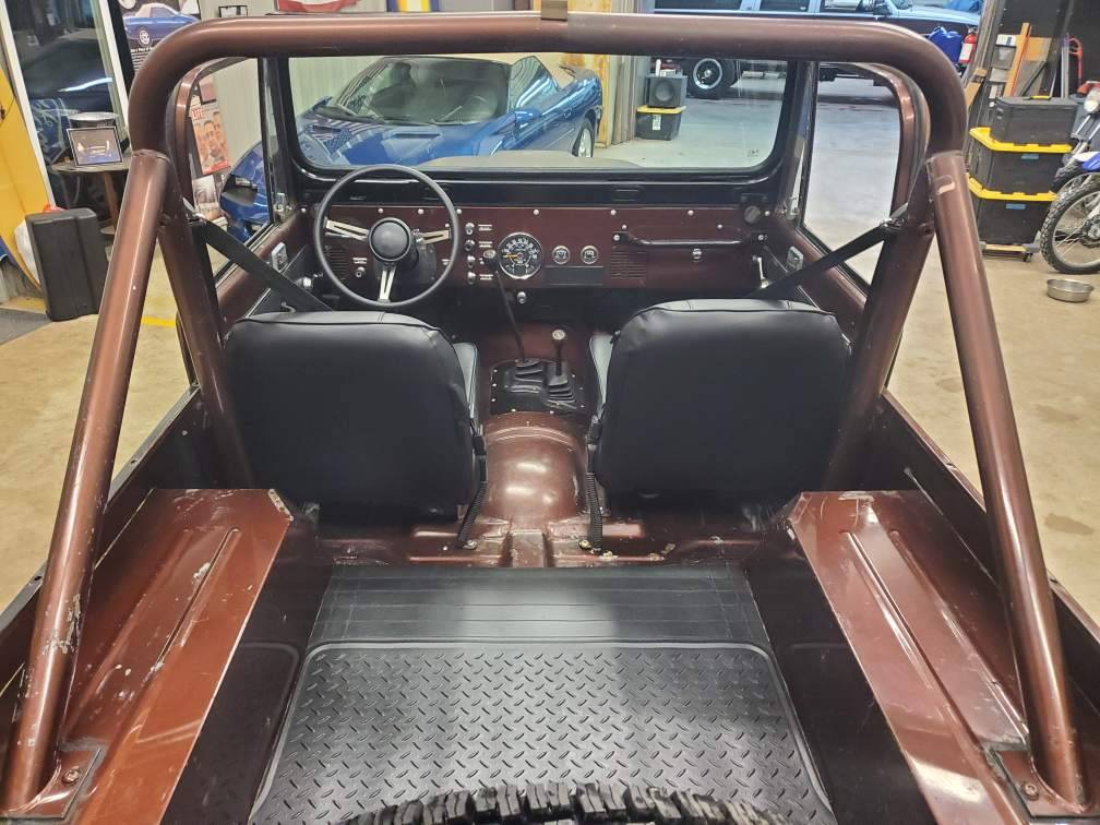Jeep-cj7-1984-brown-16
