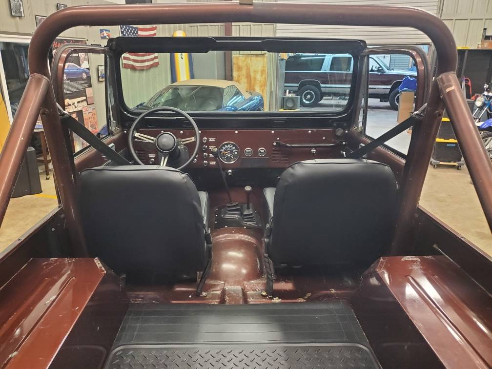 Jeep-cj7-1984-brown-17