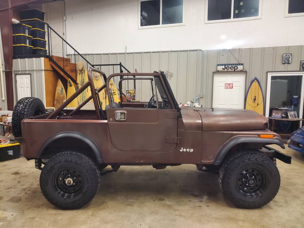 Jeep-cj7-1984-brown