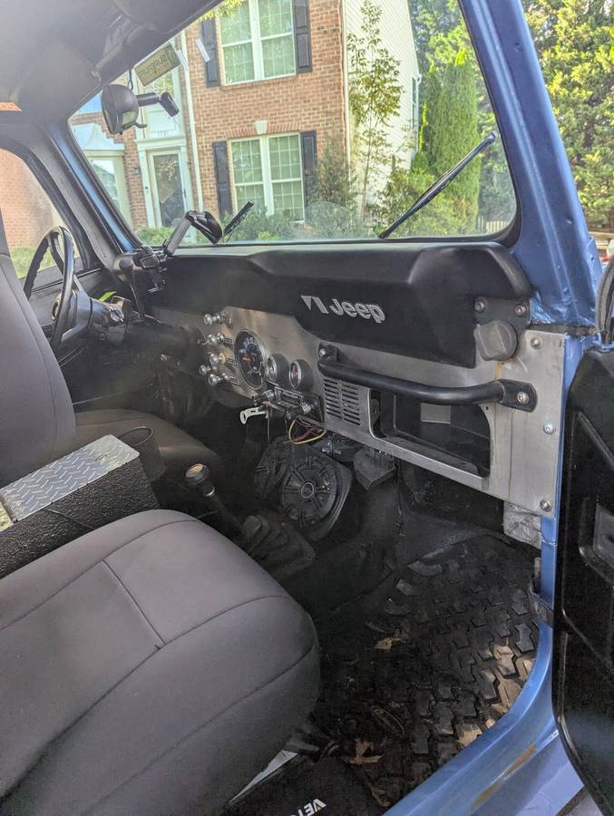 Jeep-cj8-scrambler-1984-blue-2