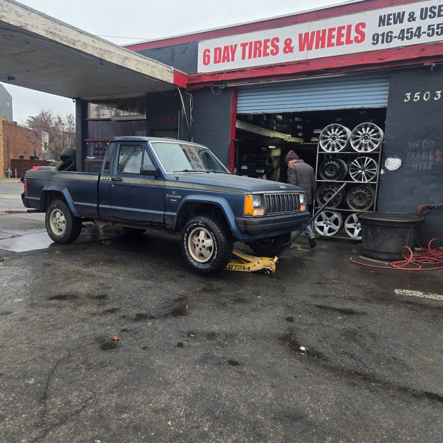 Jeep-comanche-1988-blue-2