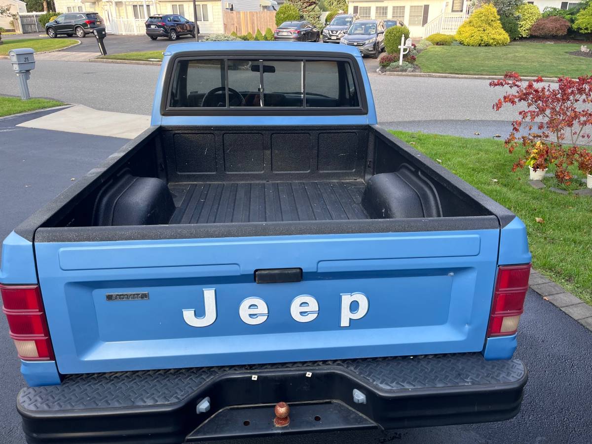 Jeep-comanche-6quot-pickup-base-1988-blue-12