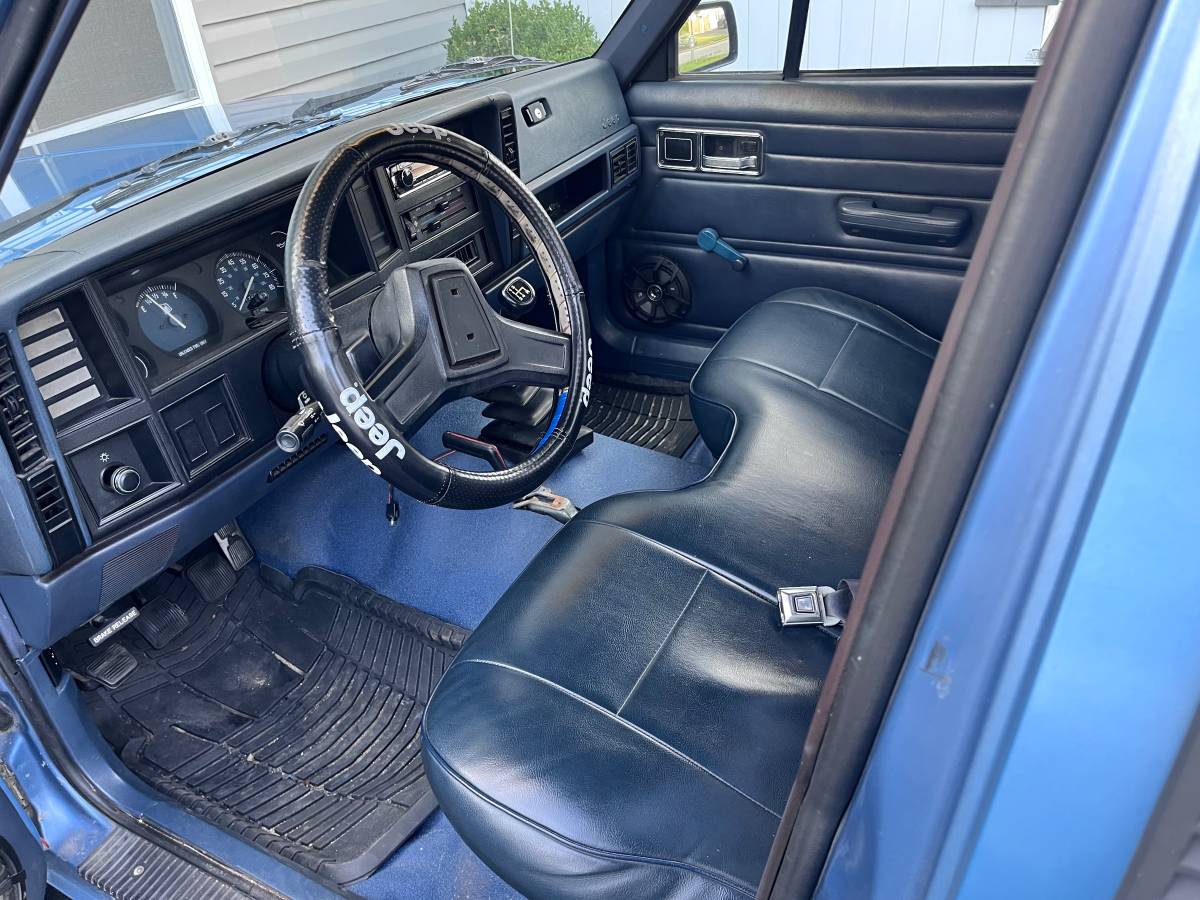 Jeep-comanche-6quot-pickup-base-1988-blue-4
