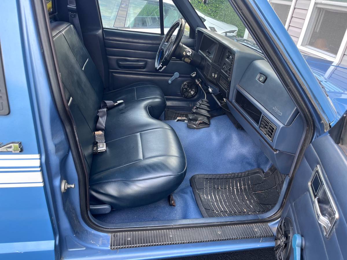 Jeep-comanche-6quot-pickup-base-1988-blue-5