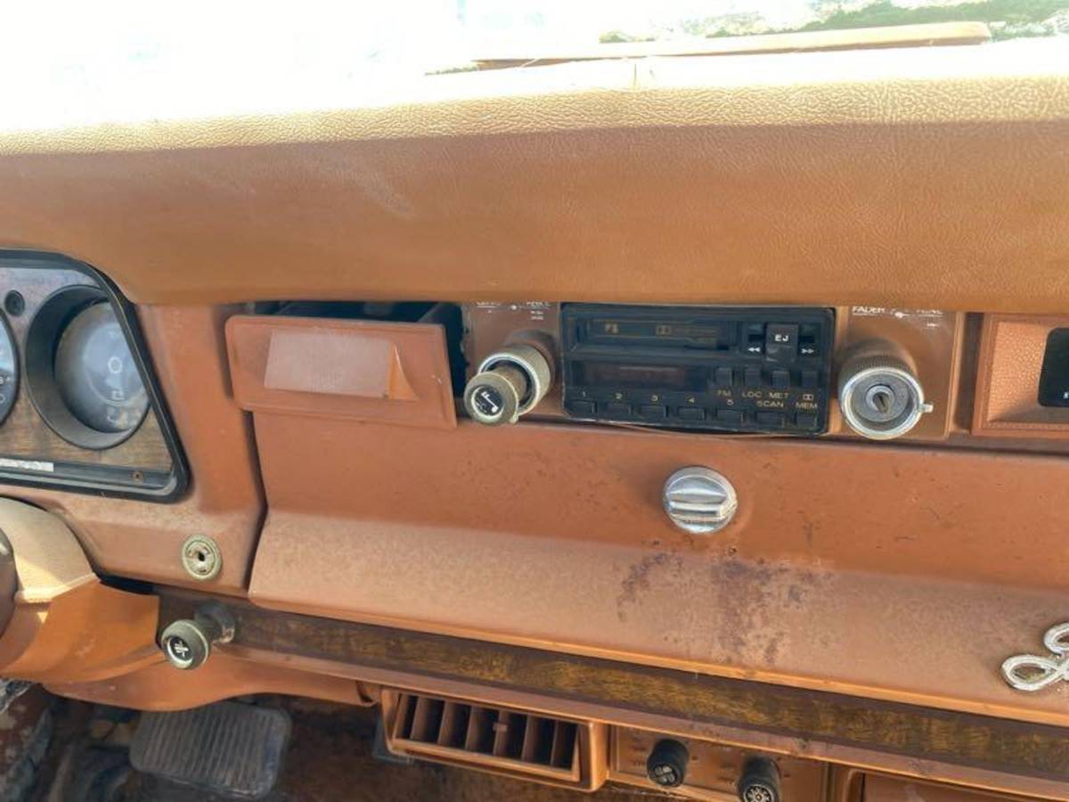 Jeep-grand-cherokee-1982-11