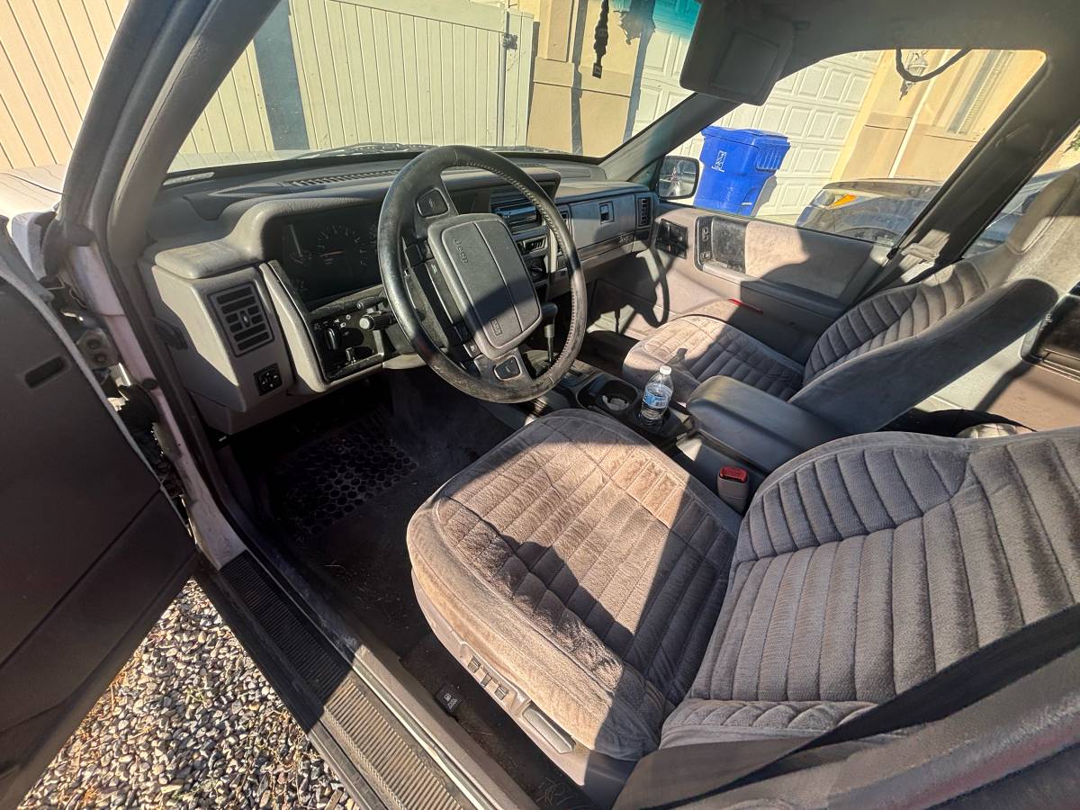 Jeep-grand-cherokee-1993-white-3