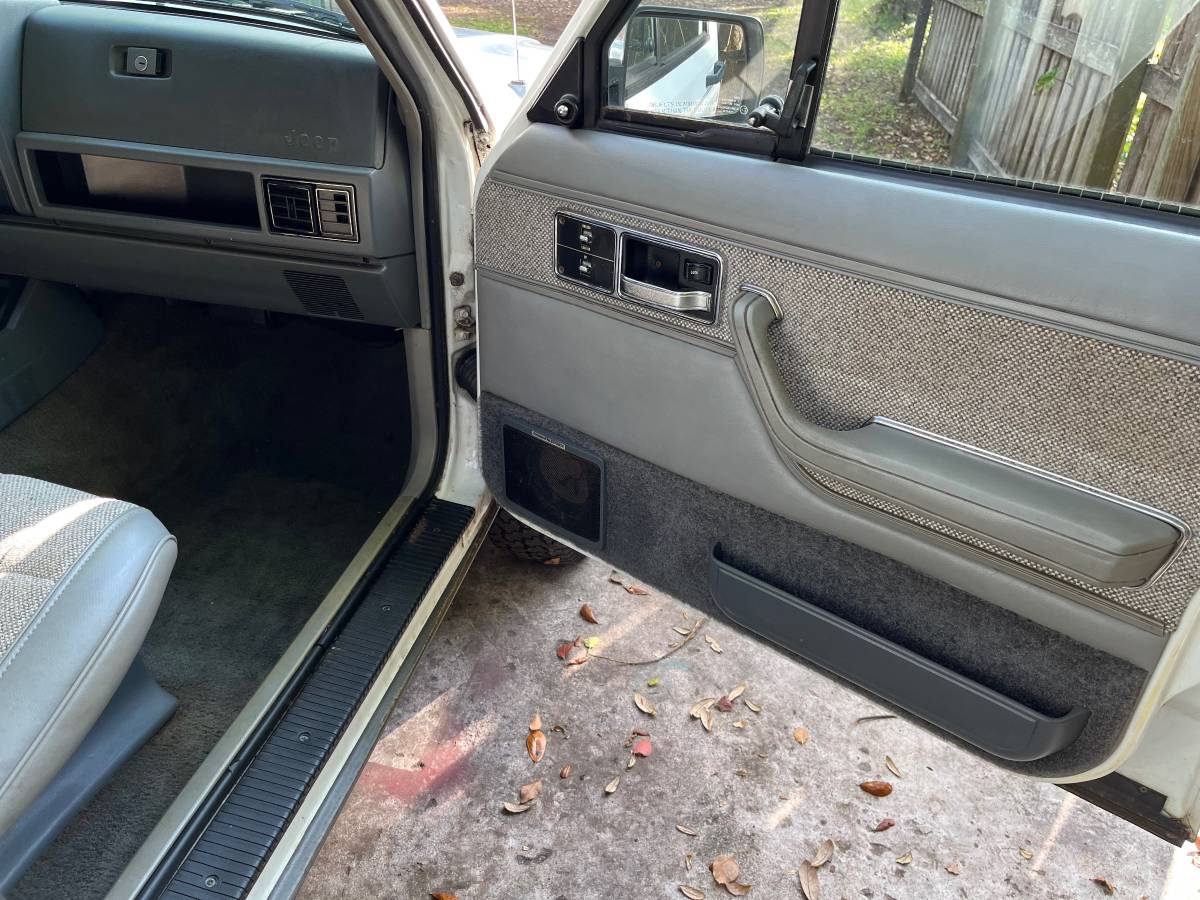 Jeep-grand-cherokee-laredo-1990-white-17
