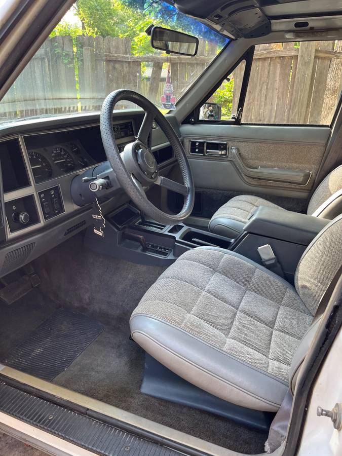Jeep-grand-cherokee-laredo-1990-white-23