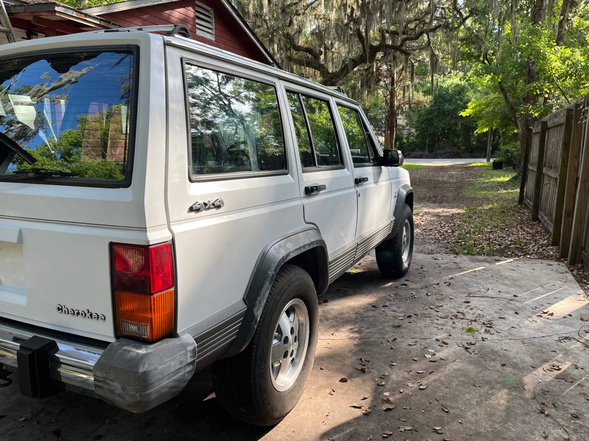 Jeep-grand-cherokee-laredo-1990-white-4