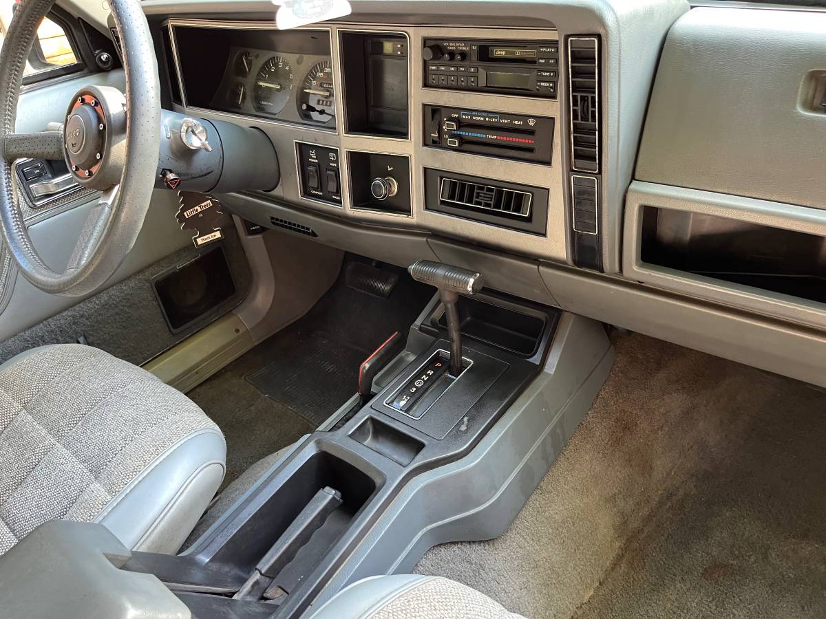 Jeep-grand-cherokee-laredo-1990-white-8