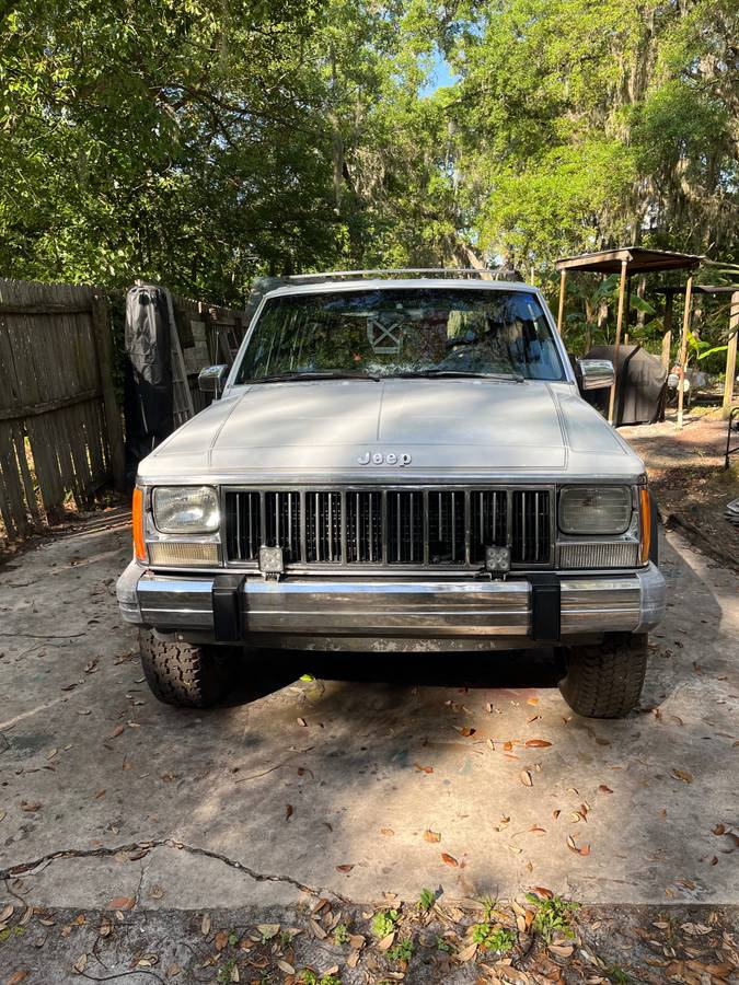 Jeep-grand-cherokee-laredo-1990-white