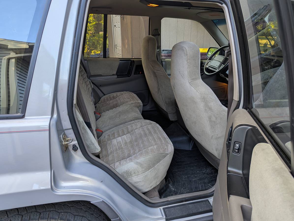 Jeep-grand-cherokee-laredo-1994-custom-10