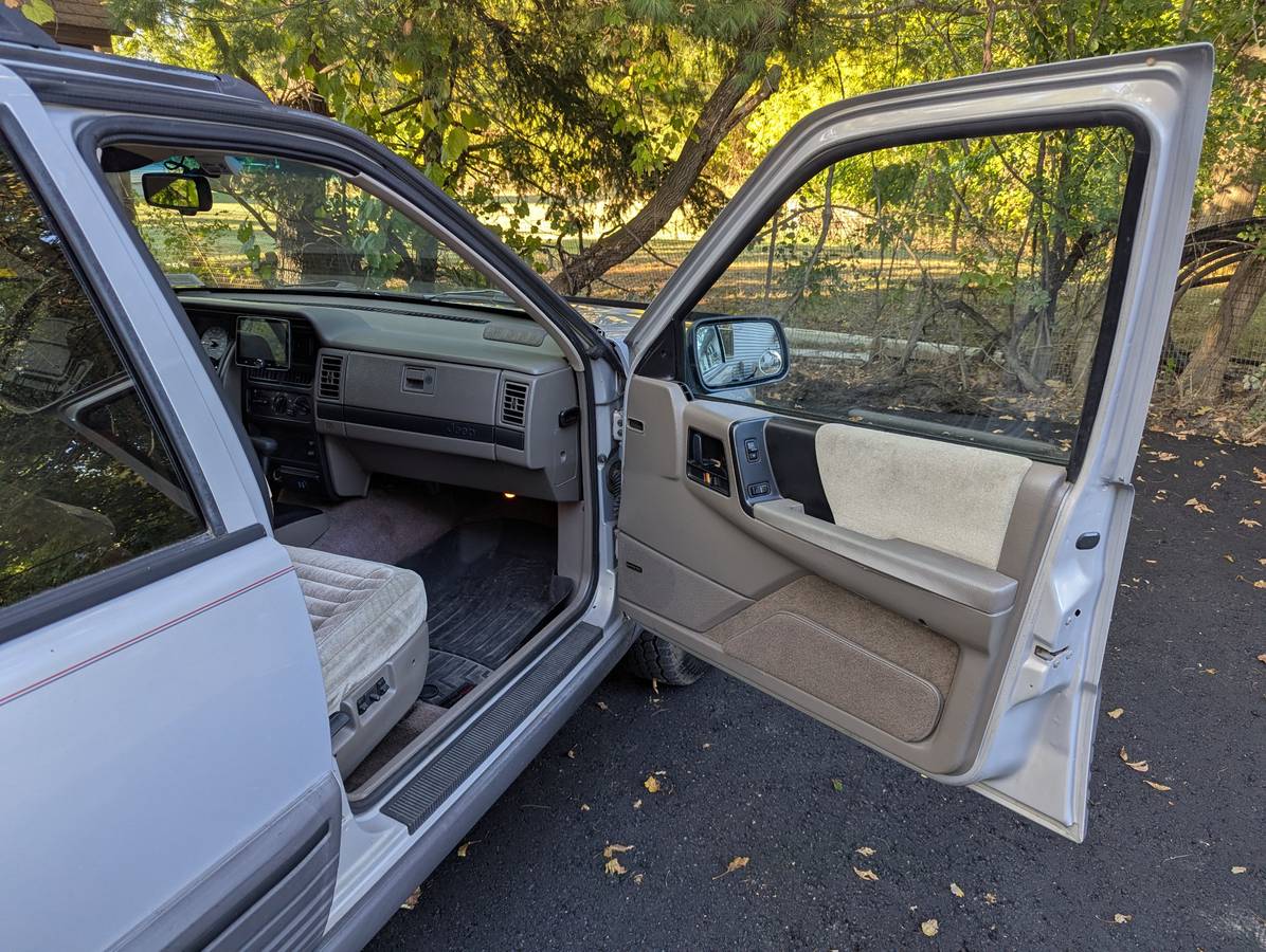 Jeep-grand-cherokee-laredo-1994-custom-11