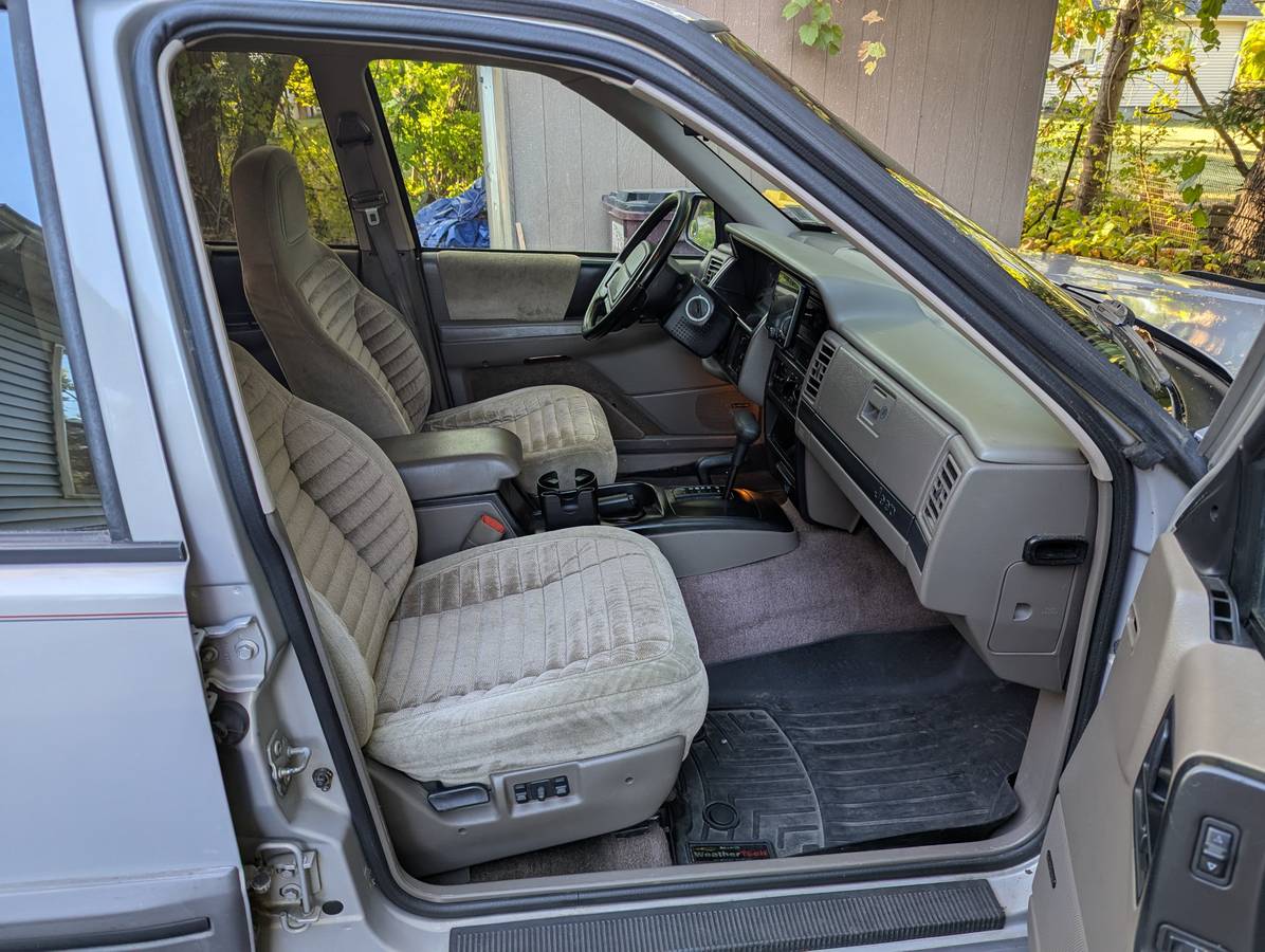 Jeep-grand-cherokee-laredo-1994-custom-12