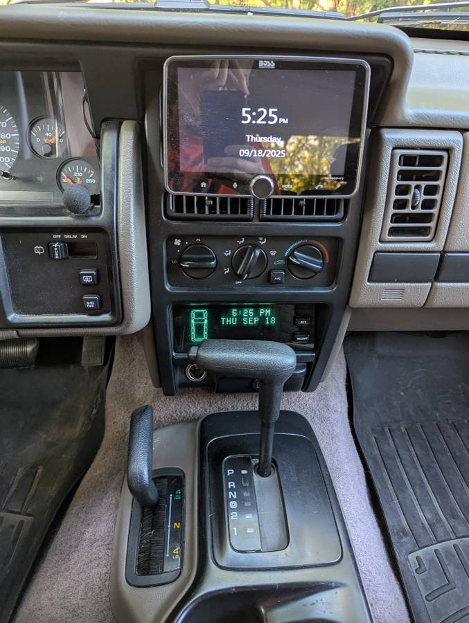 Jeep-grand-cherokee-laredo-1994-custom-20