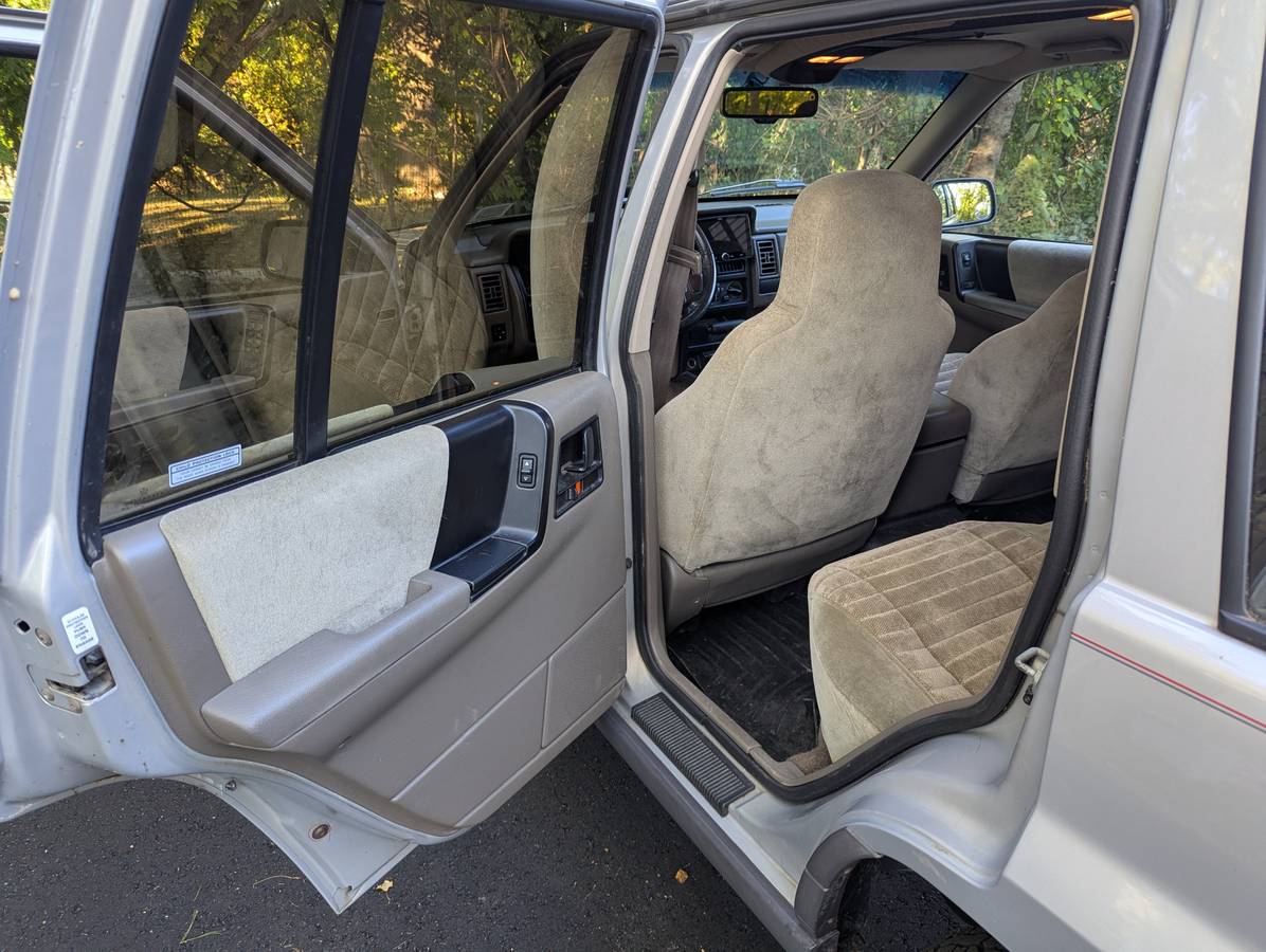 Jeep-grand-cherokee-laredo-1994-custom-23